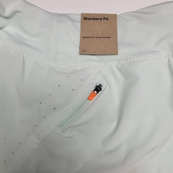 NWT Nike Chicago Marathon 2022 Eclipse Women's 3" Shorts - Picture 3 of 7